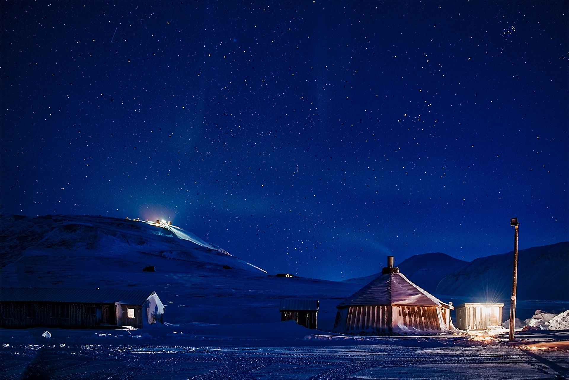 Blue lights in the Polar Night above Camp Barentz