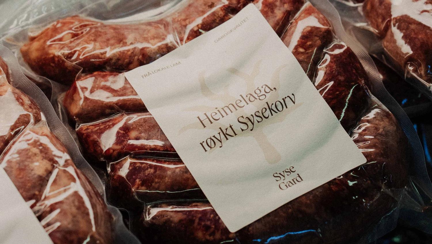 Heimerøykt pølse frå Syse Gard, eit smaksrikt produkt frå Hardanger.