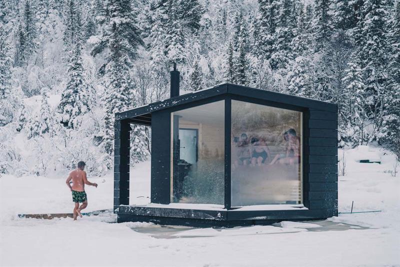 To flytende sauna er sjøsatt på Gausta. De ligger vakkert til på Kvitåvatn med utsikt mot Gaustatoppen.