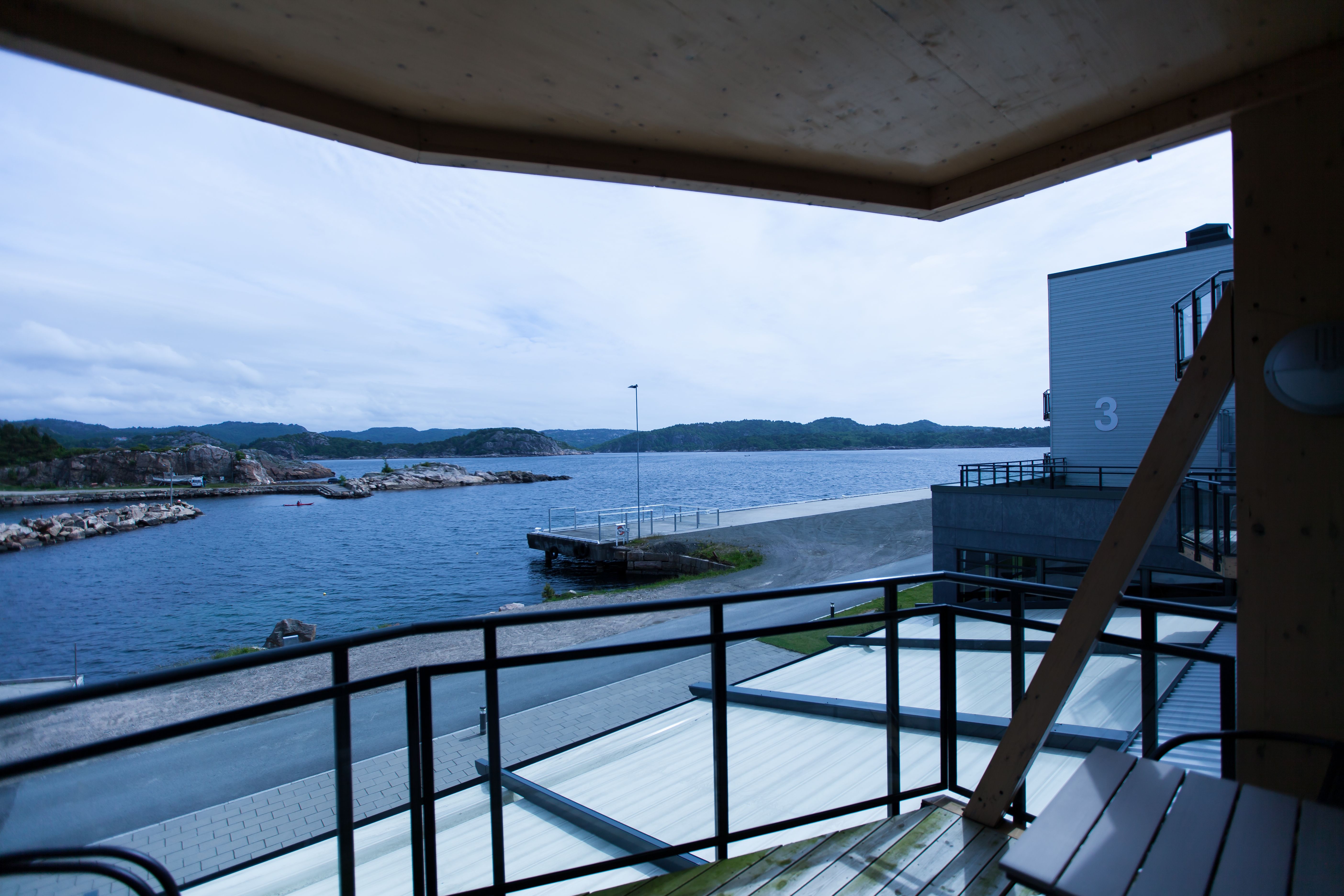 Lindesnes Havhotell – View facing the sea, cloudy but pleasant weather.