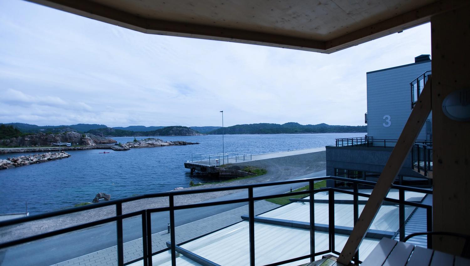 Lindesnes Havhotell – View facing the sea, cloudy but pleasant weather.