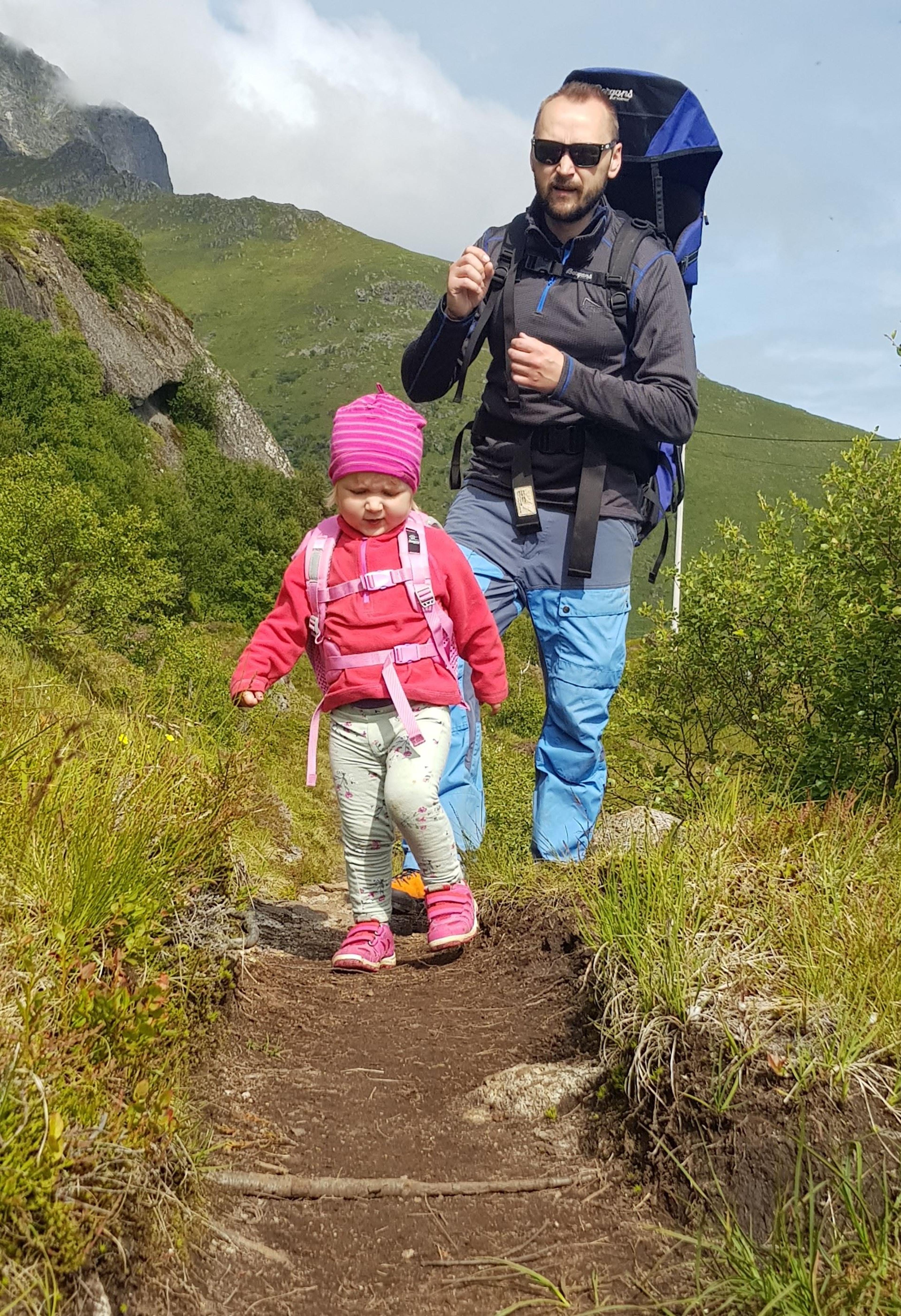 Eventyrvandring og besøk på bondegård