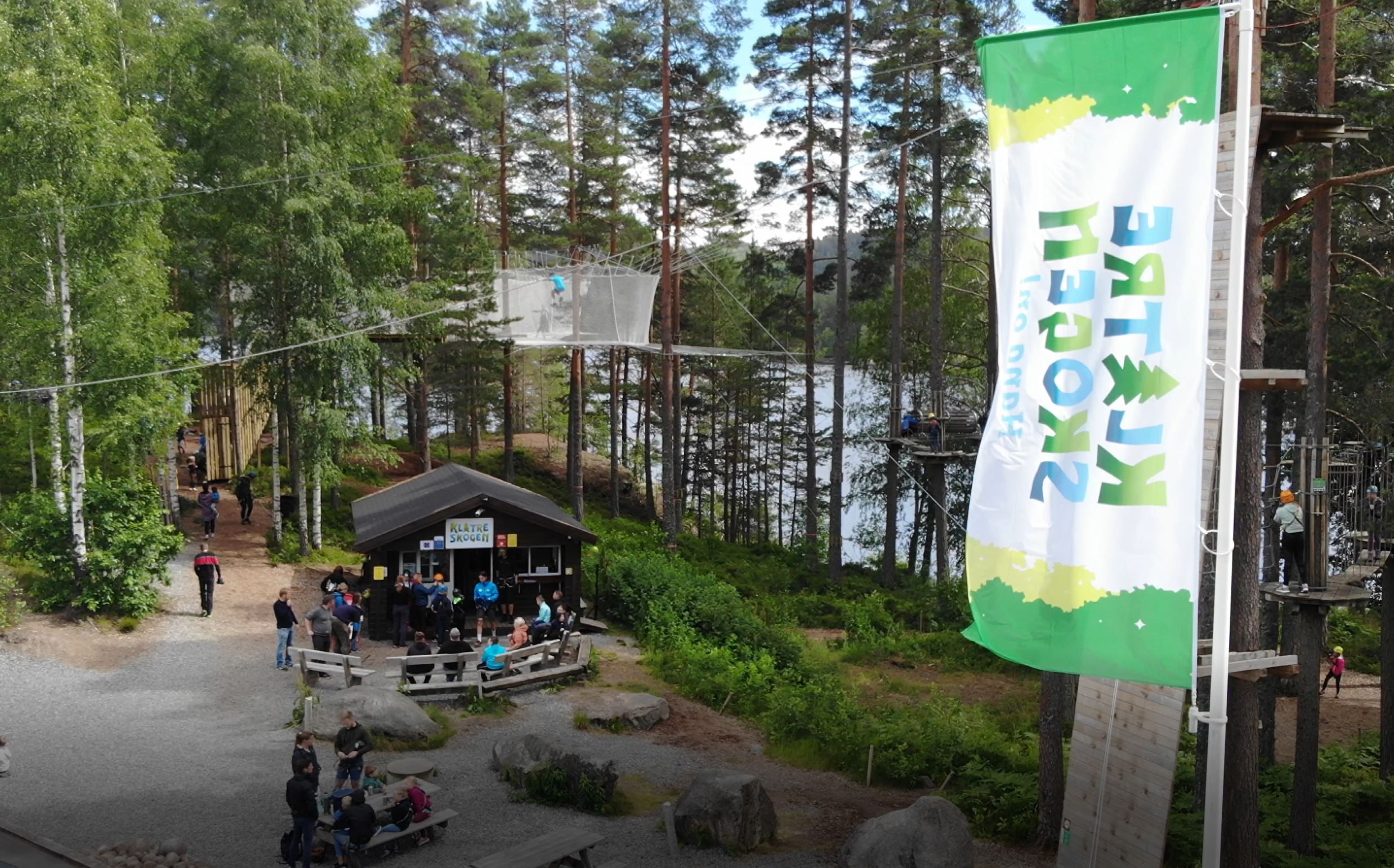 Trampolinepark i Klatreskogen