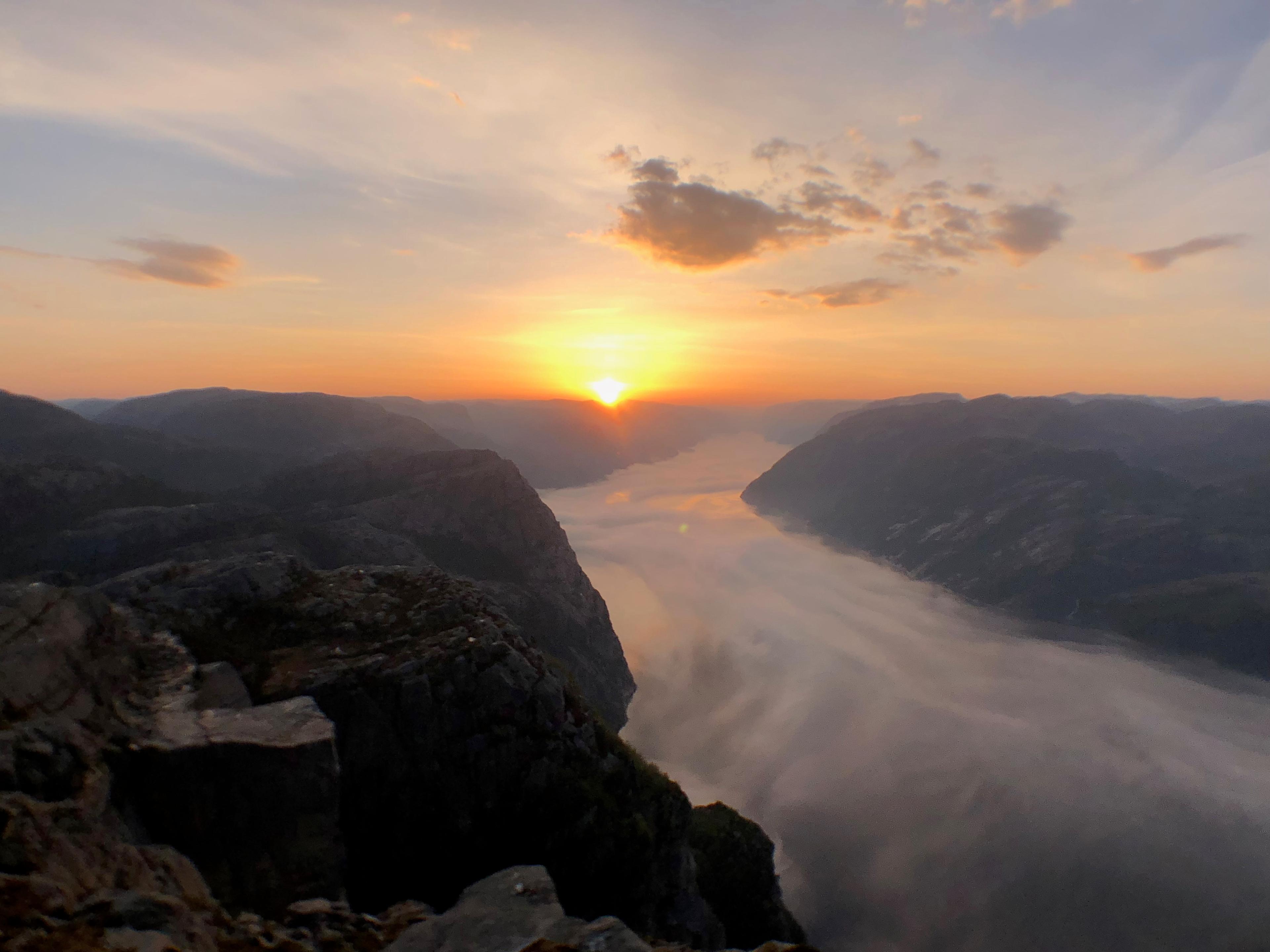 Sunrise hike to Preikestolen