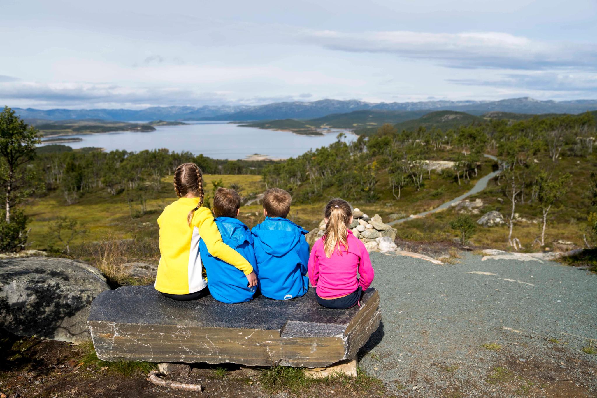 Flott utsikt utover Møsvatn fra Oldemorstien