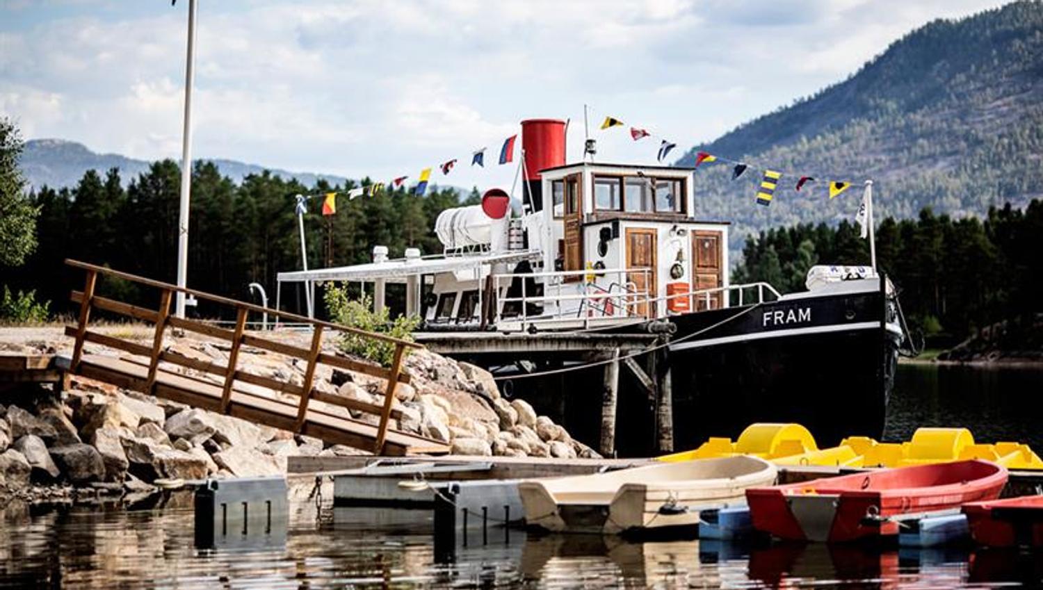 M / S Fram is located on the pier at Straand Sommerland in Vrådal