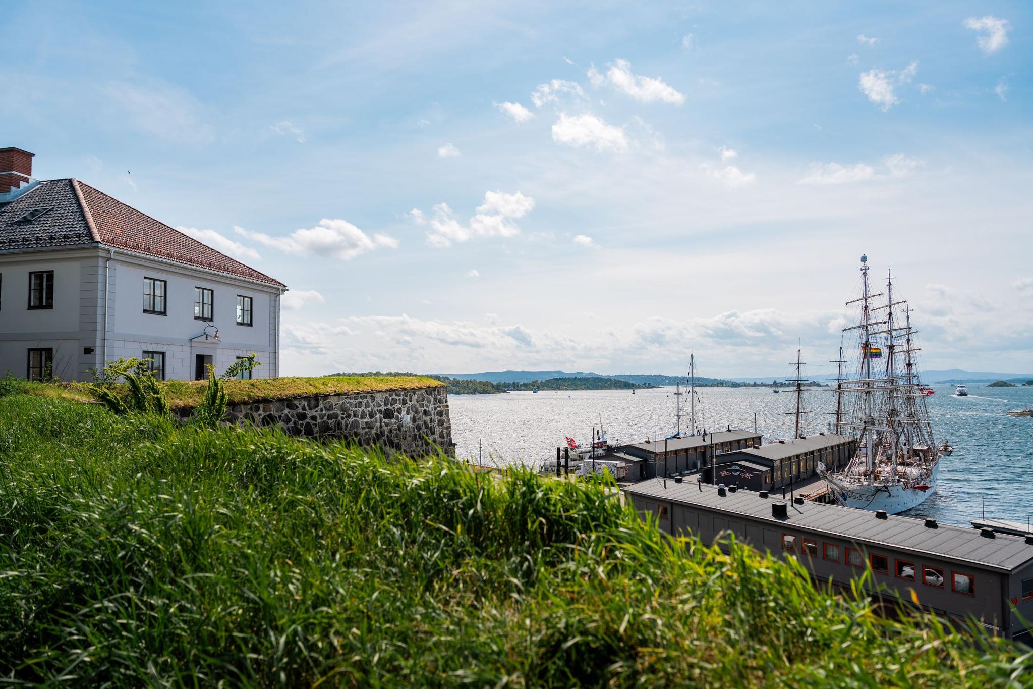 Fasade med utsikt mot Oslofjorden