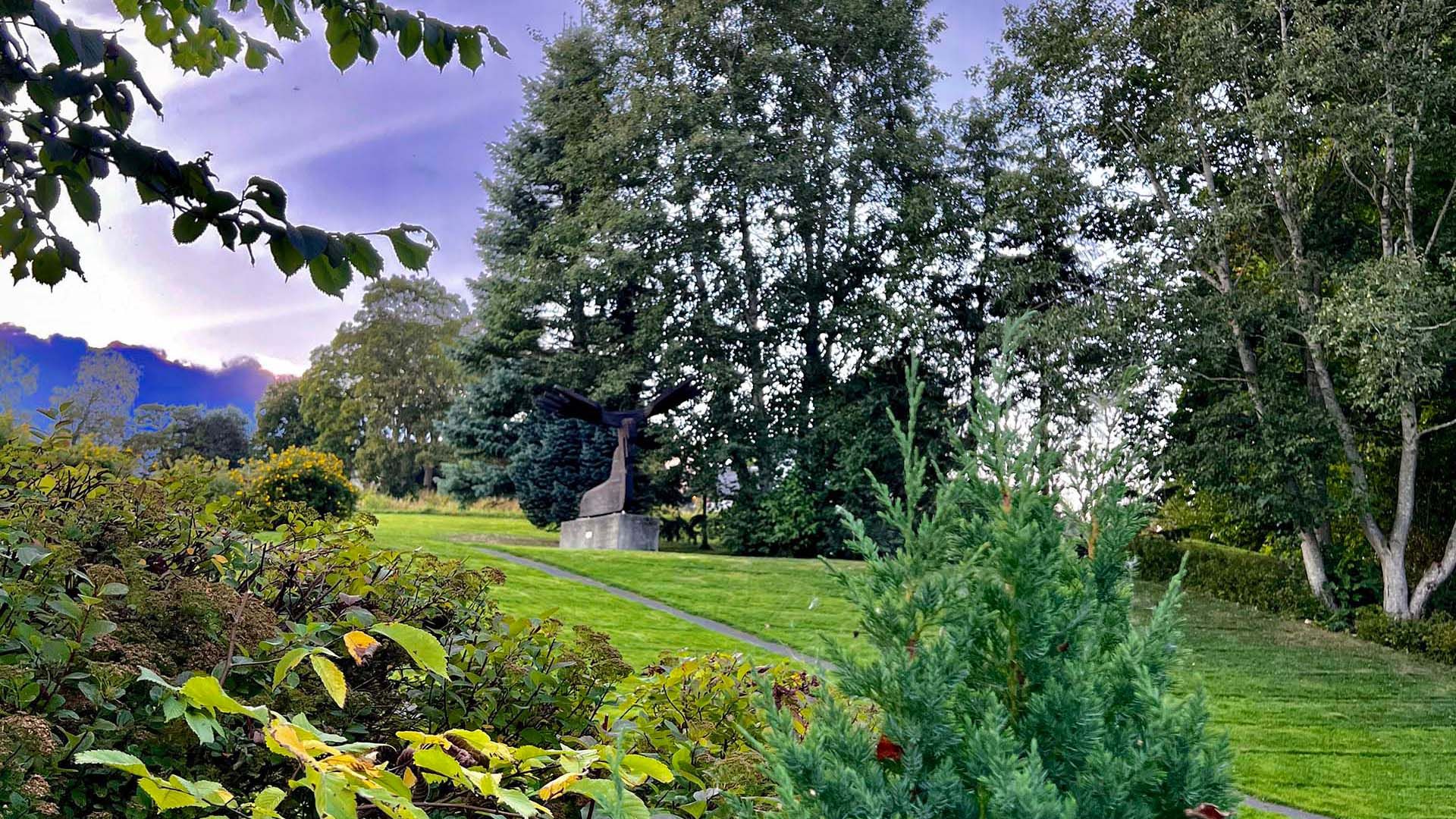 Elg – en av de to første skulpturene i Muustrøparken, laget på dugnad sammen med Nils Aas.