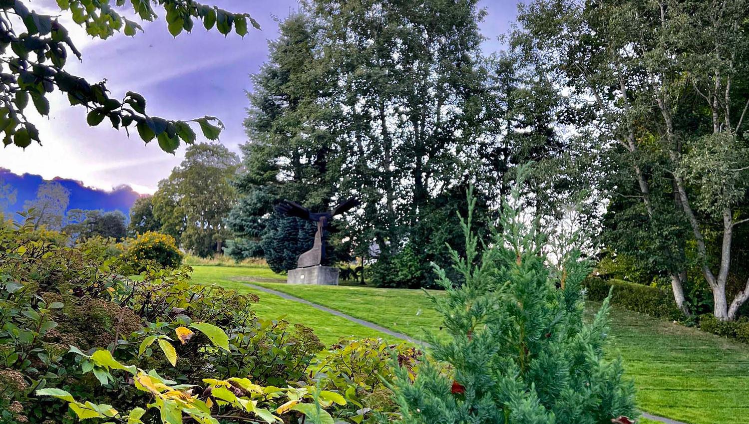 Elg – en av de to første skulpturene i Muustrøparken, laget på dugnad sammen med Nils Aas.