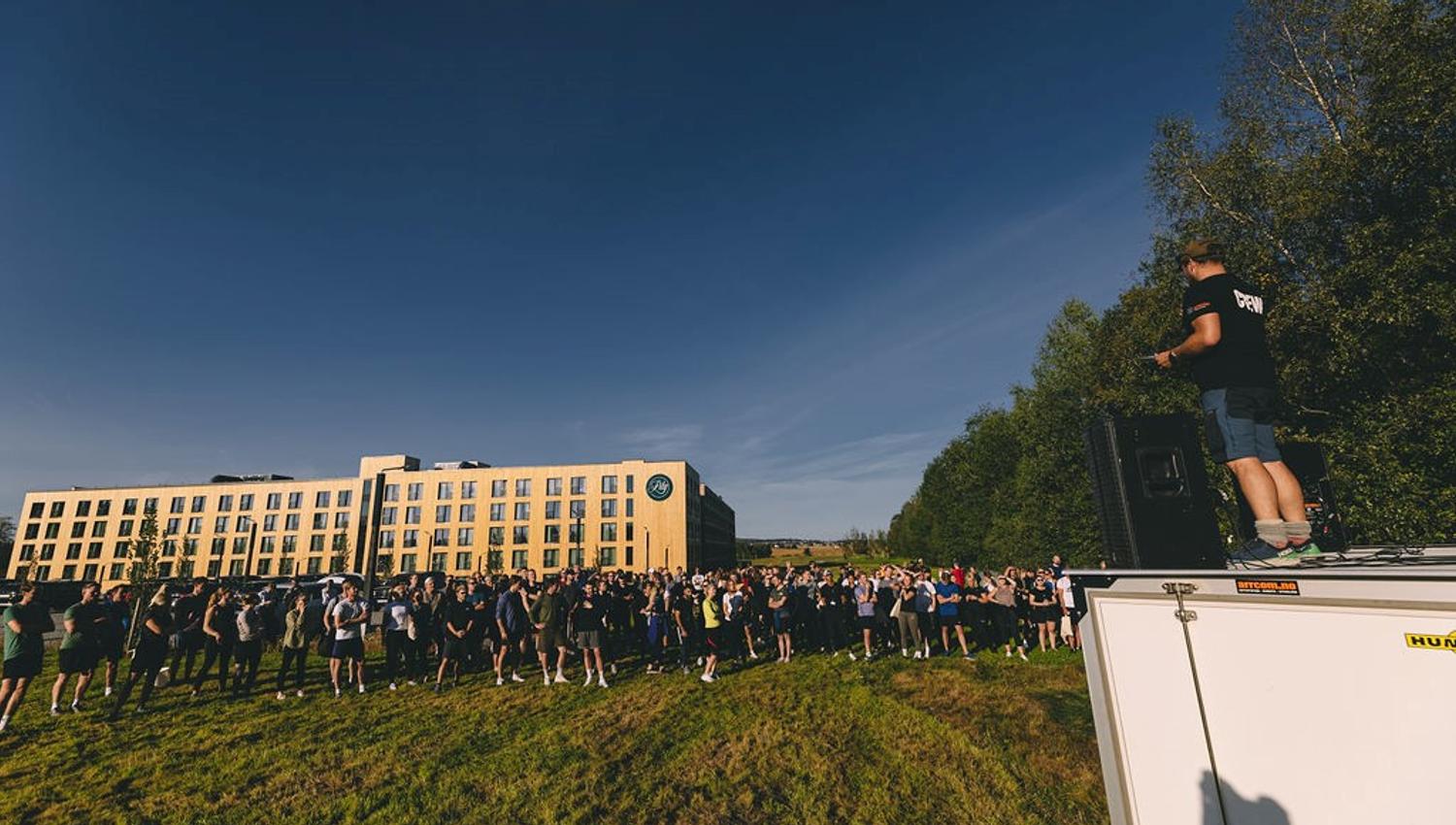 Aktivitet med mange deltagere.