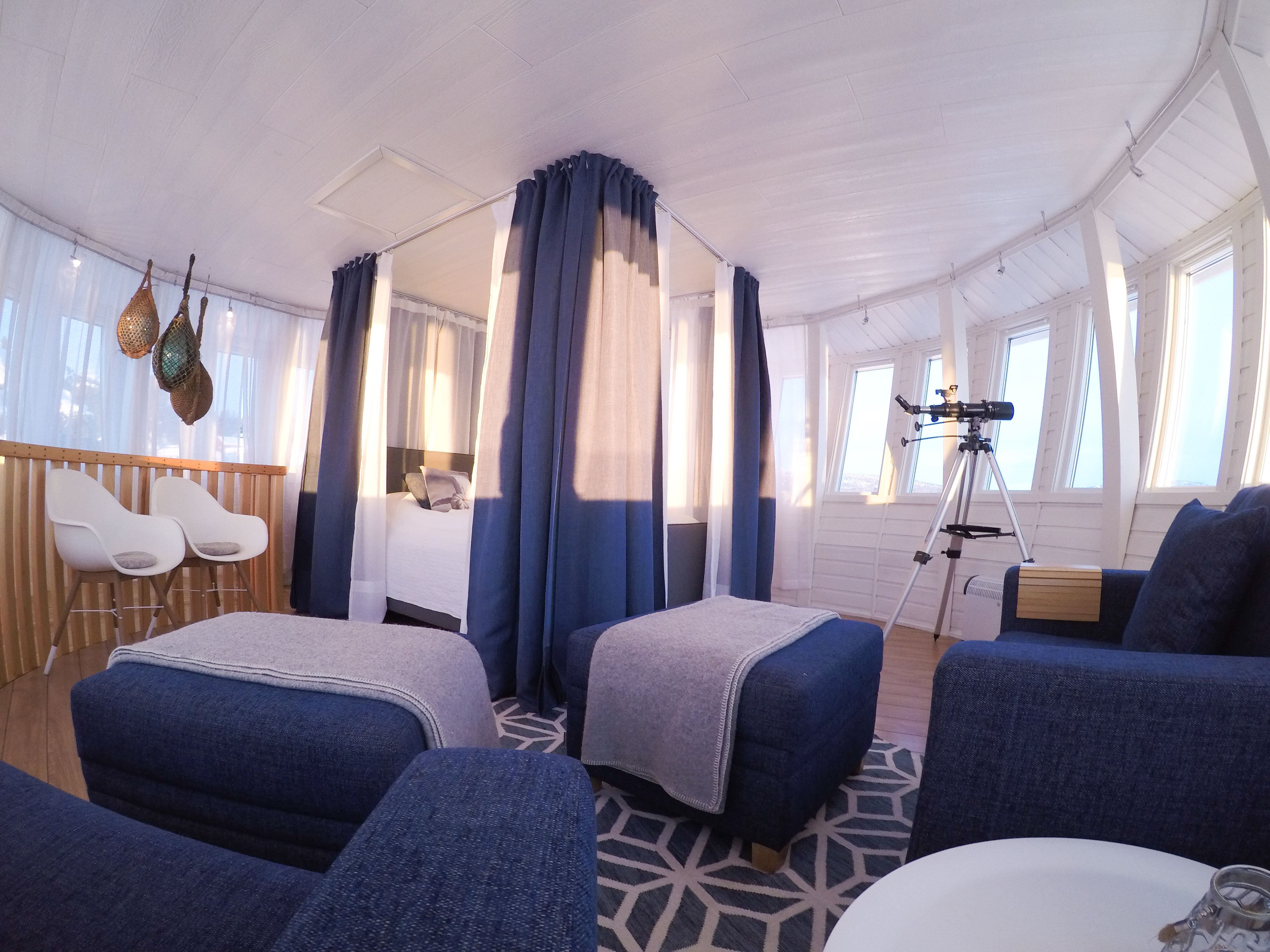 bedroom with king size bed