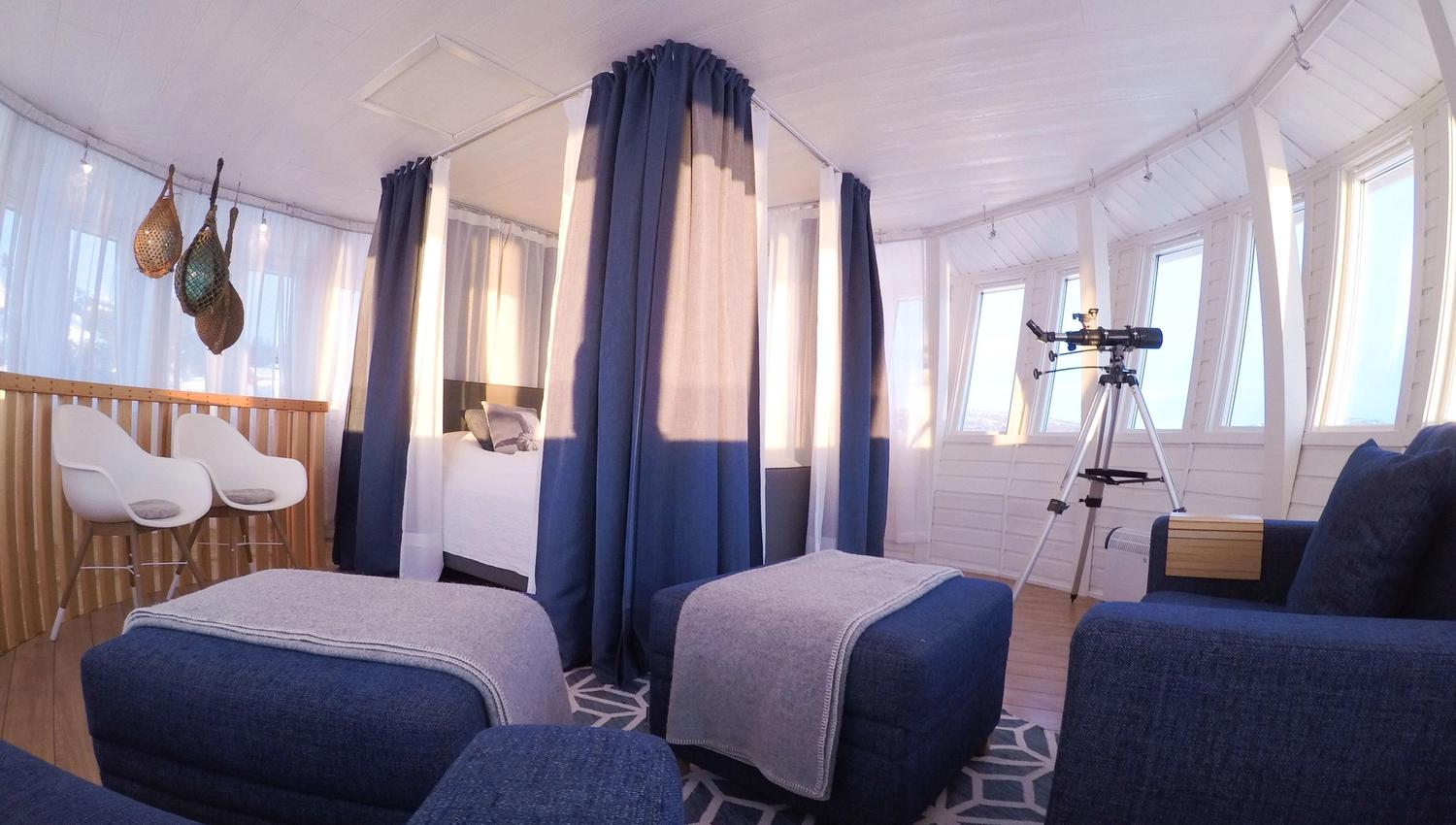 bedroom with king size bed