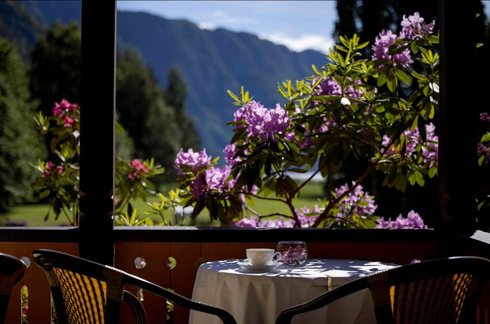 balcony at Dalen Hotel with a view of the garden and the Telemark Canal