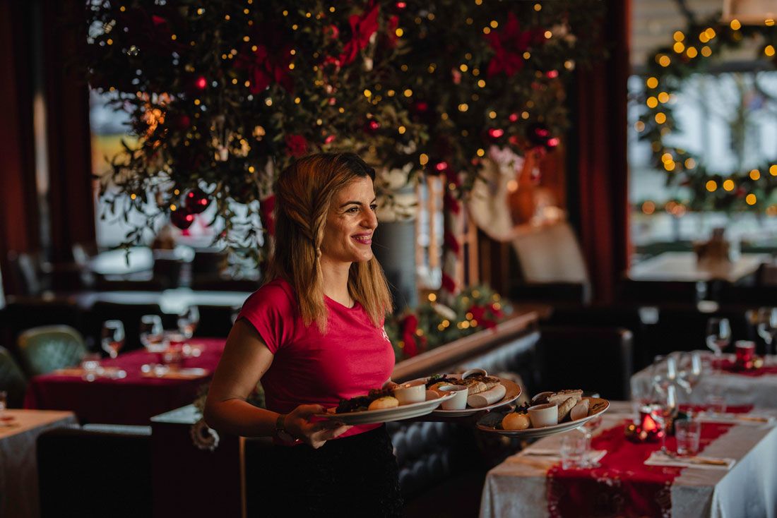 servitør på julehuset Jonas b Gundersen