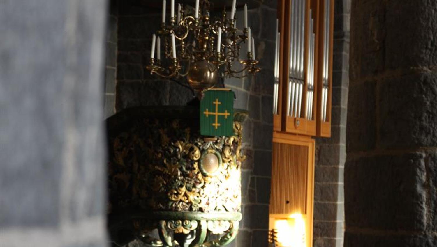 Interiøret i Gamle Aker kirke