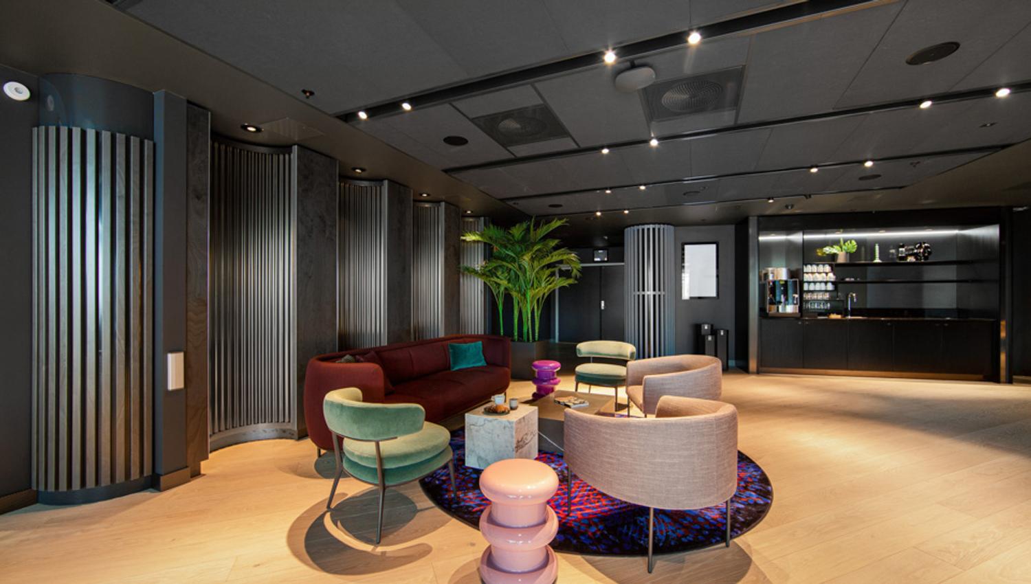 Breakout lounge, coffee station