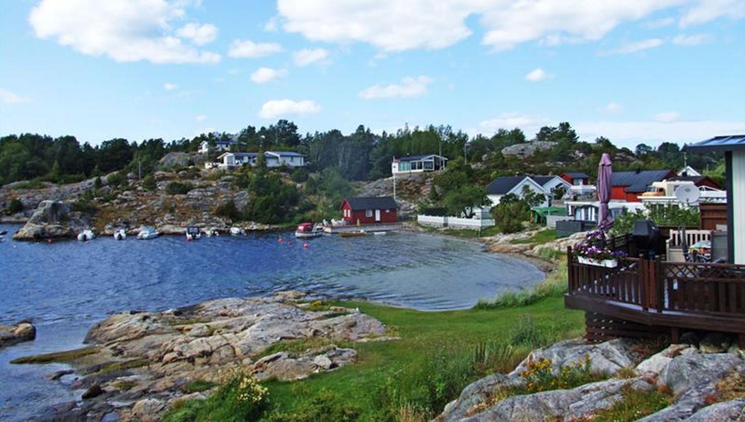 Kjønnøya camping with a great view of the water