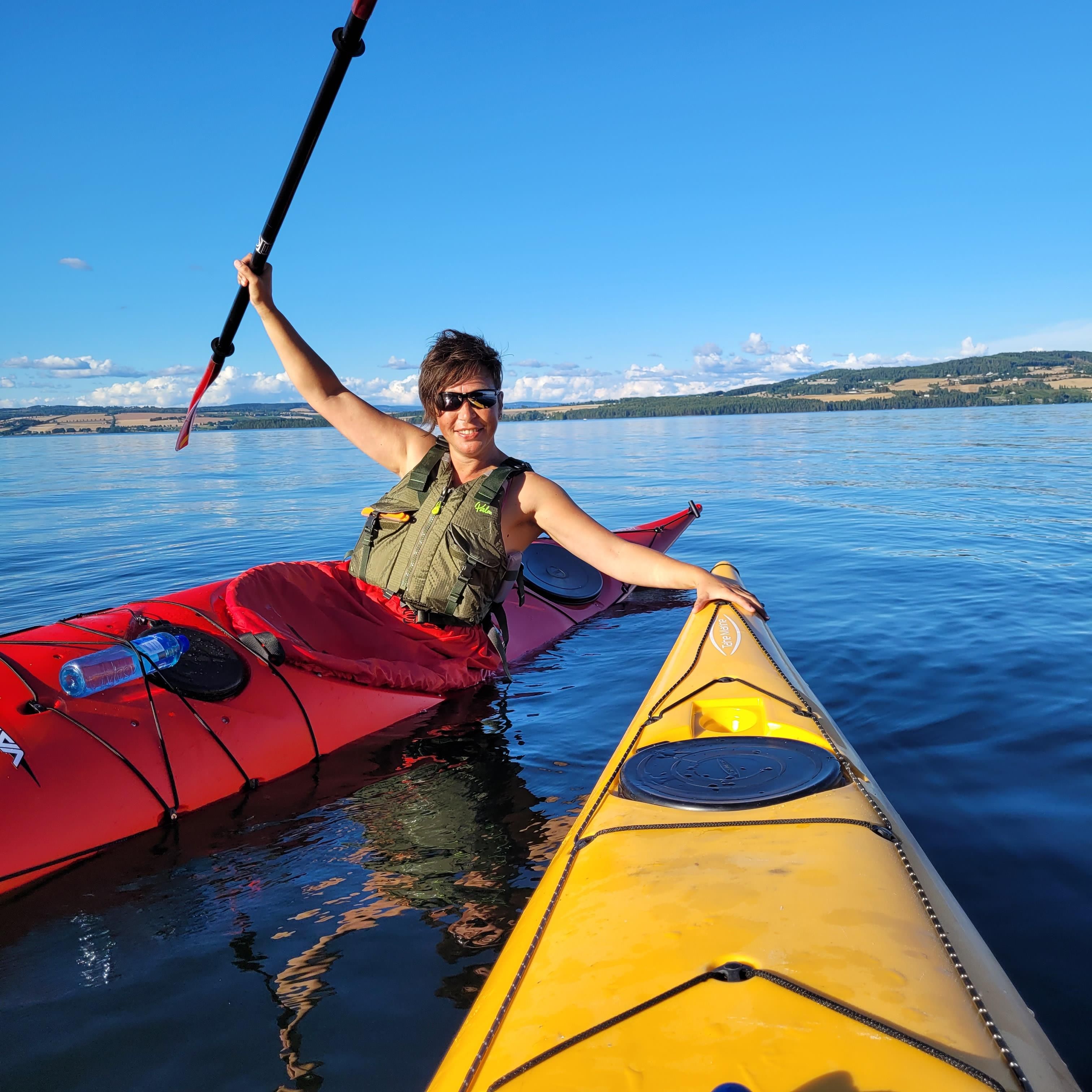 Kajakkpadling på Mjøsa. Lei en kajakk hos Infoteket.
