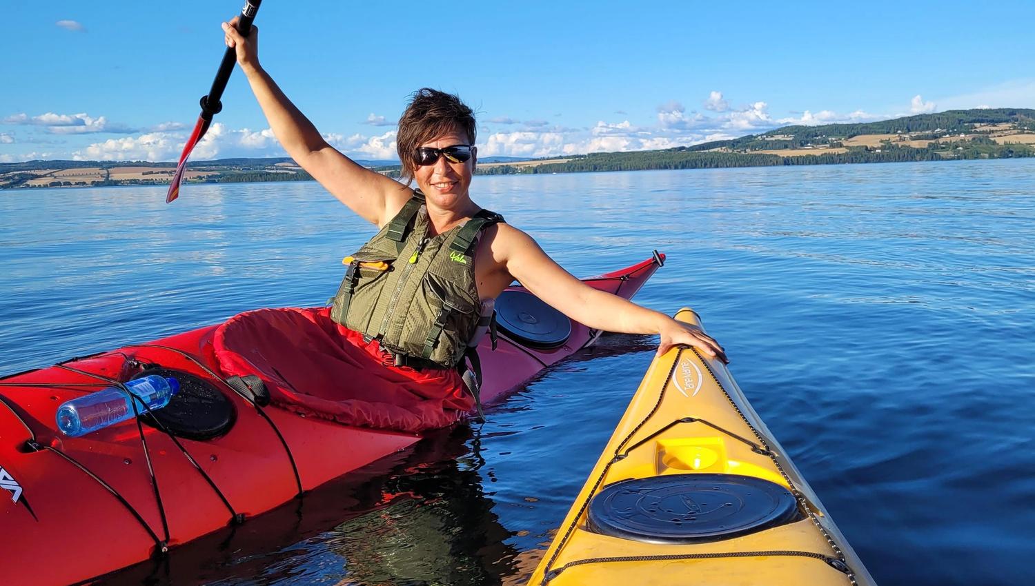 Kajakkpadling på Mjøsa. Lei en kajakk hos Infoteket.