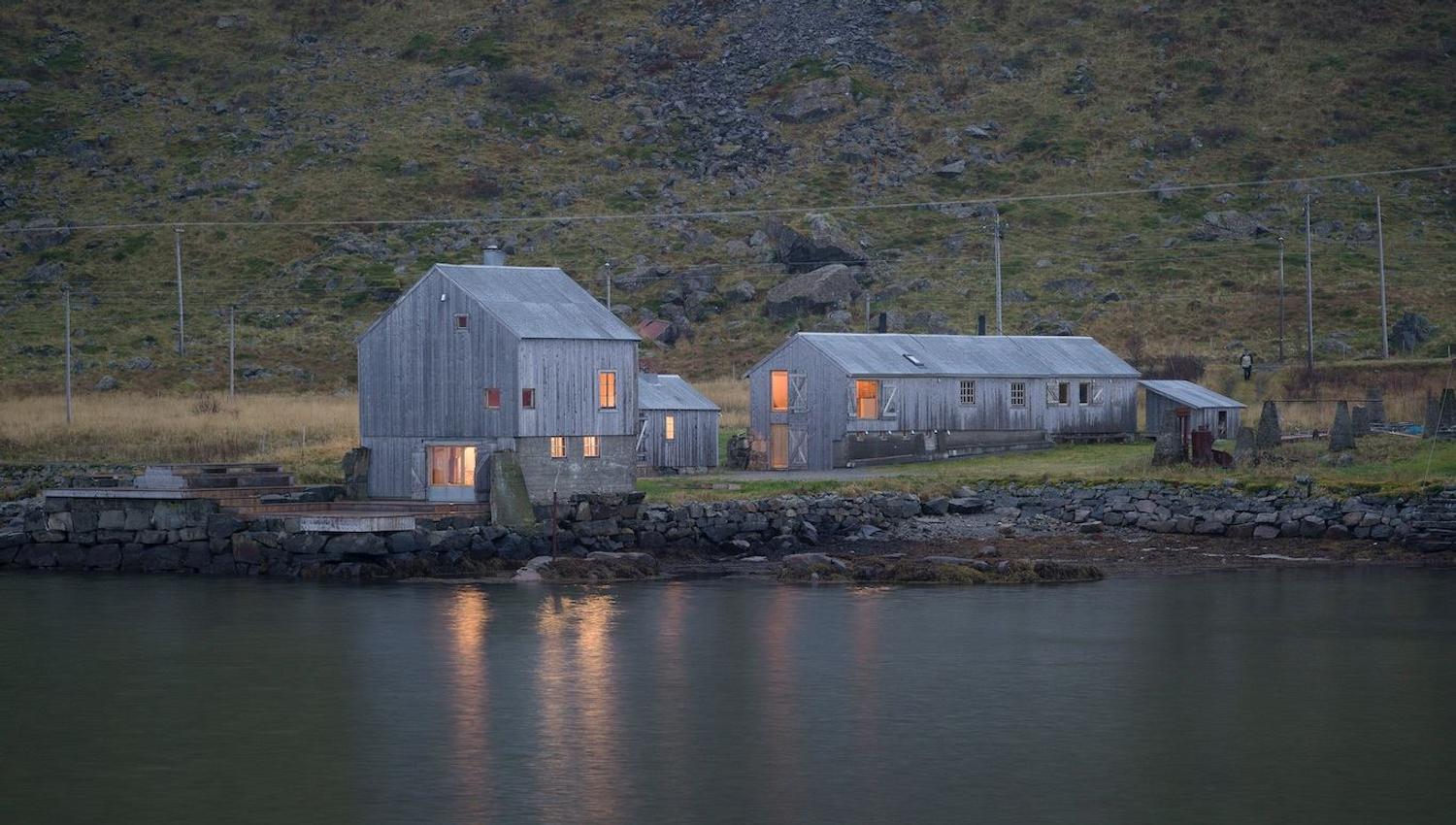 Kveldsbilde av Villa Lofoten