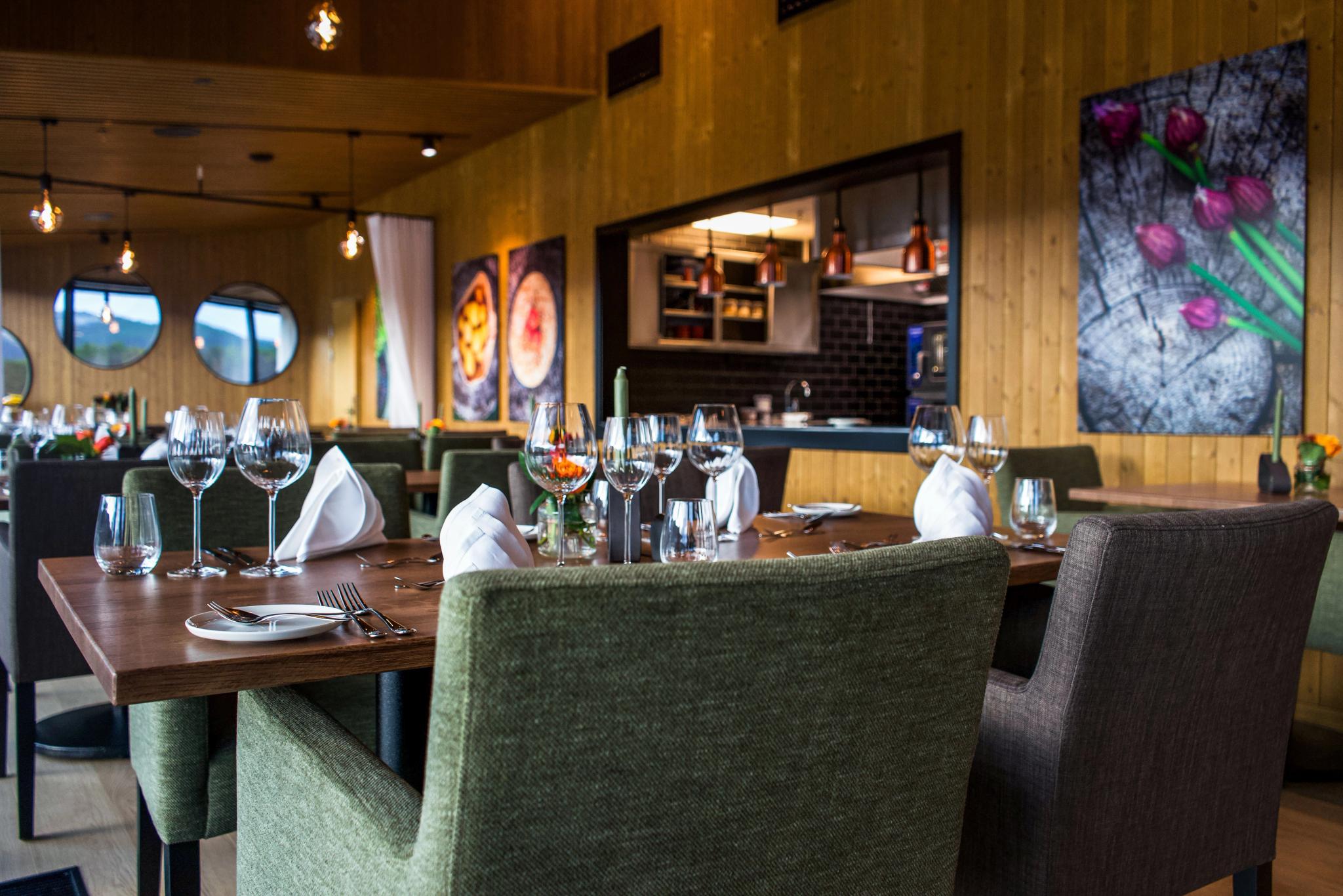 Fine Dining in Maku Restaurant