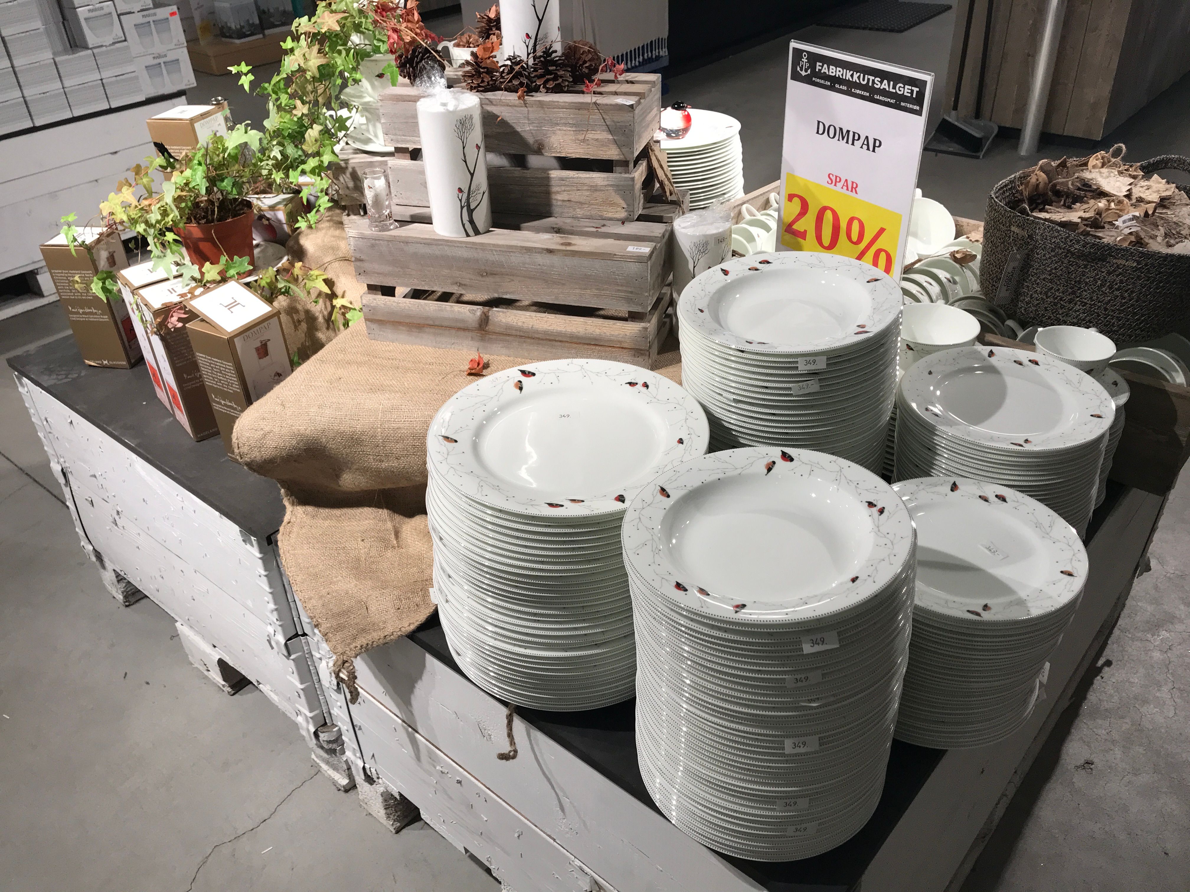 plates for sale at Porsgrunds Porselænsfabrik