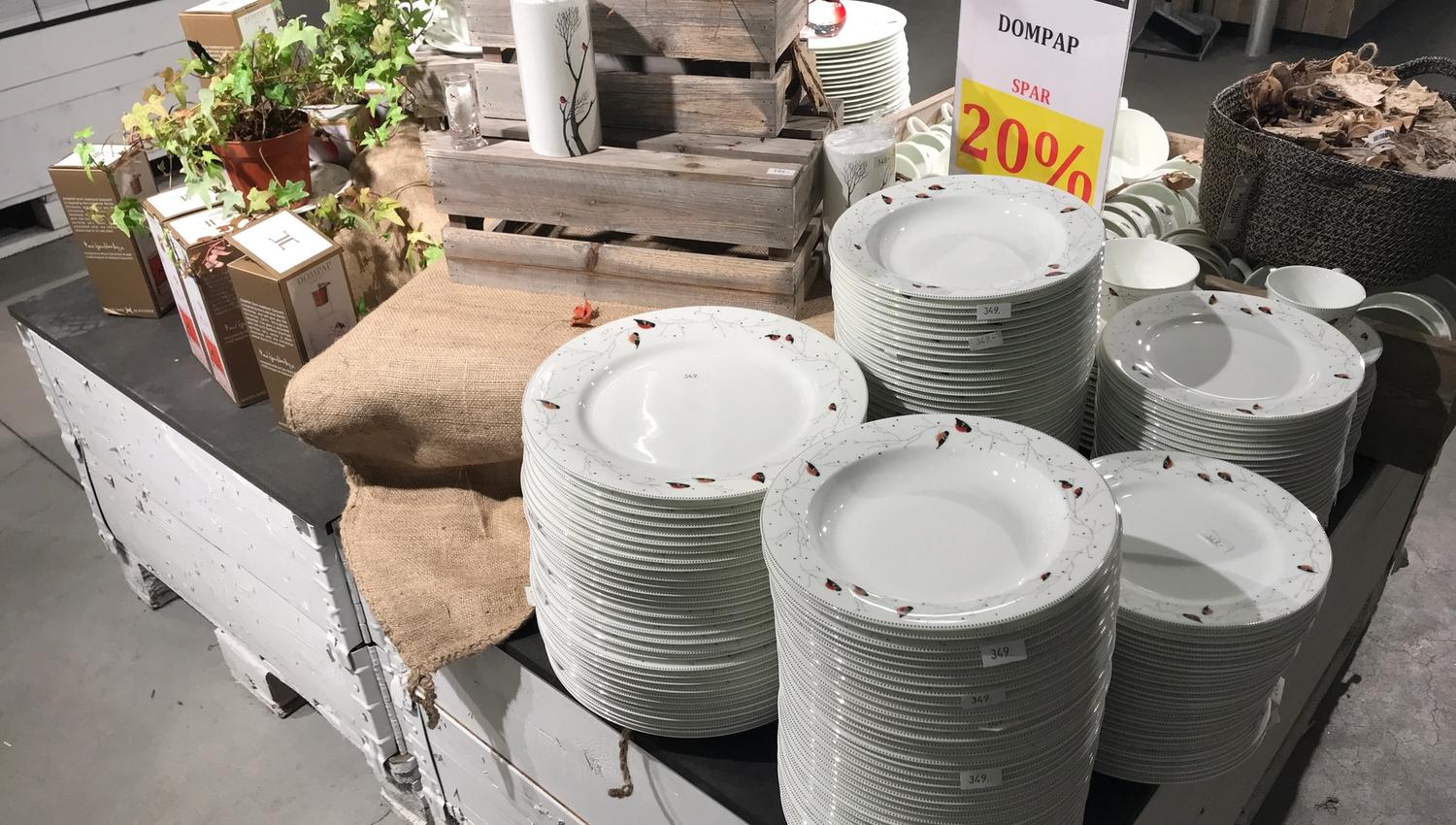 plates for sale at Porsgrunds Porselænsfabrik