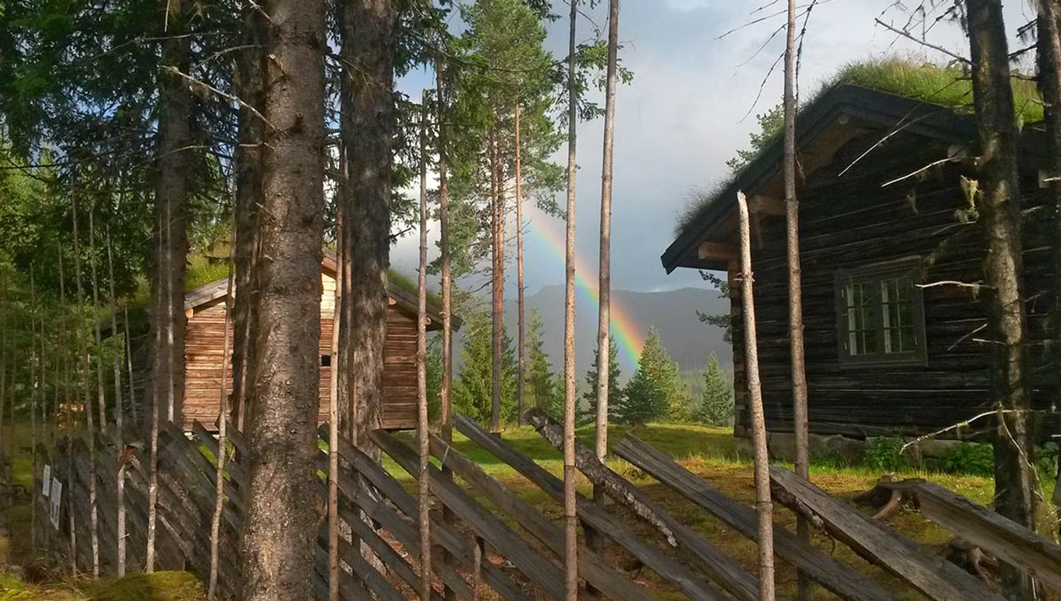 Rainbow over Skrukkefullhaugen.