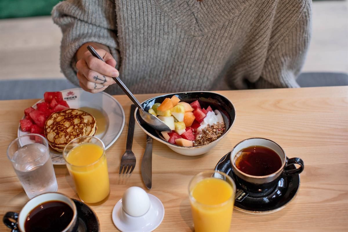 Smakfull frokostbuffet på Wood Hotel