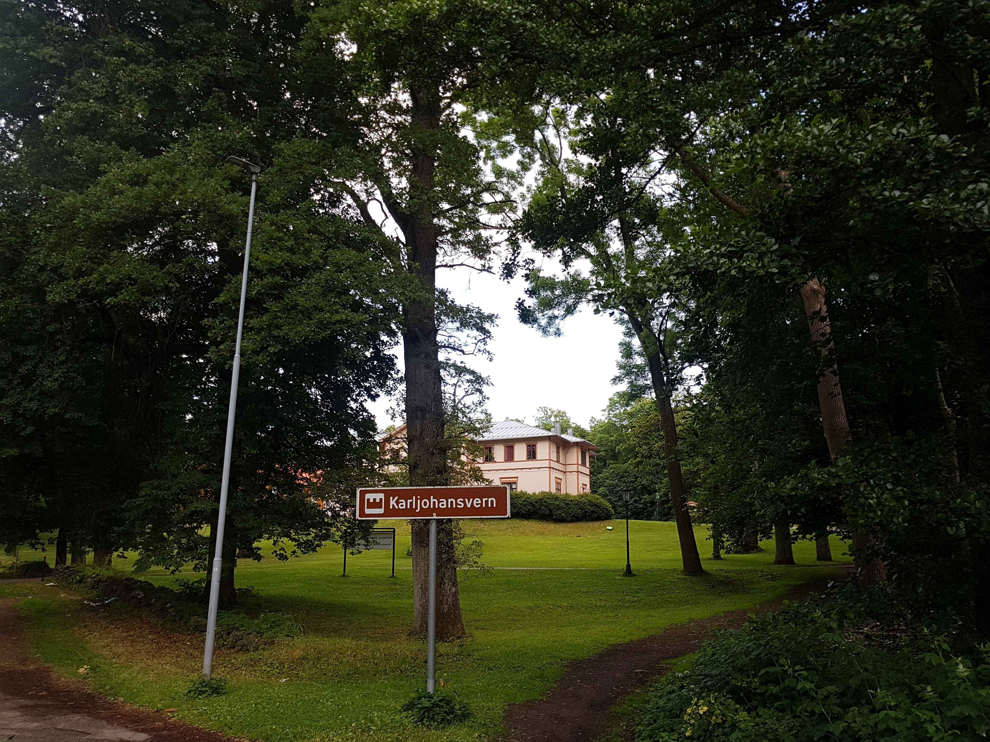 Naturområder, med storstuen i bakgrunn