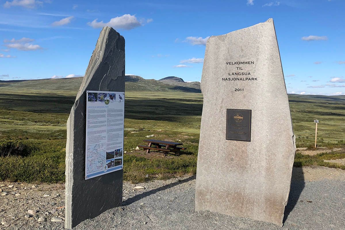 Information board  on uprised slate plates at the trailhead to Skaget