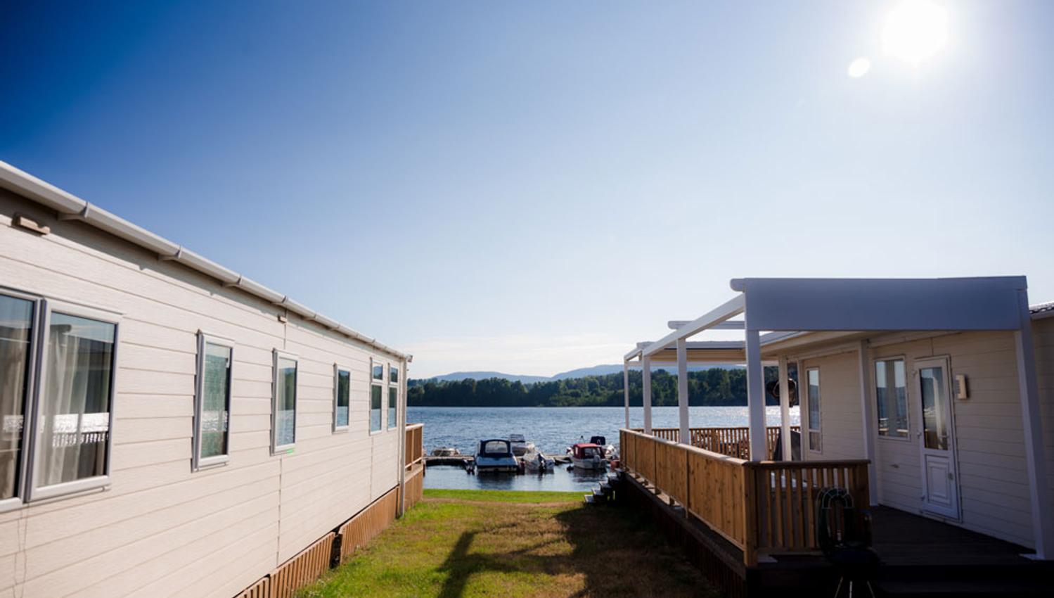 cabins with a view of lake Norsjø