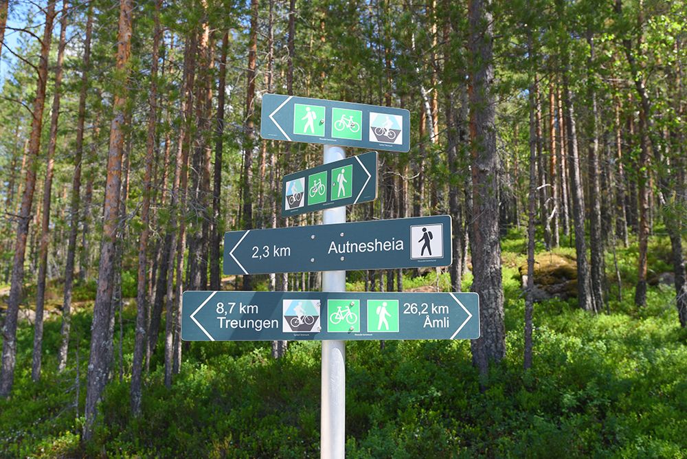skilting langs sykkelveien "gamle Treungenbanen"