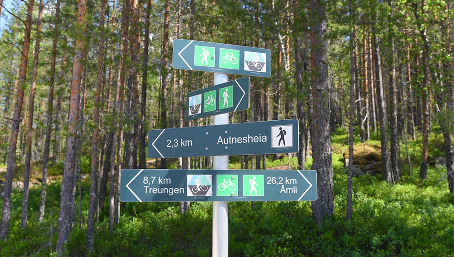 skilting langs sykkelveien "gamle Treungenbanen"