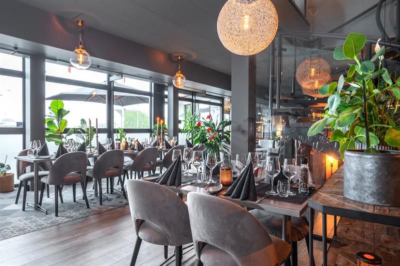 Lyst og trivelig i restauranten