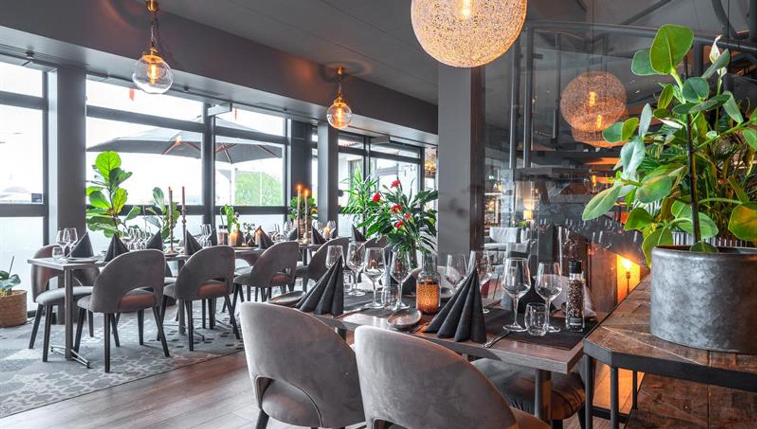 Lyst og trivelig i restauranten