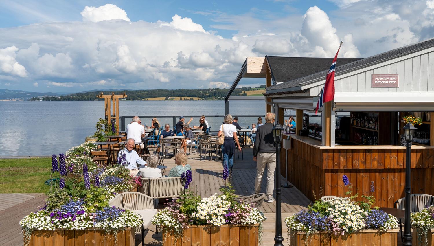 Brygga Gjøvik. Uterestaurant ved Skibladnerbrygga
