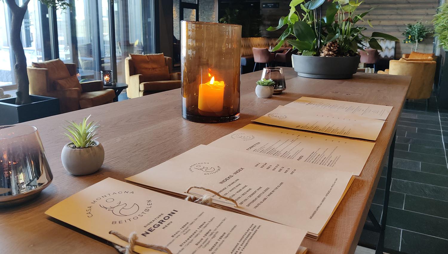 Meny på restautantbord