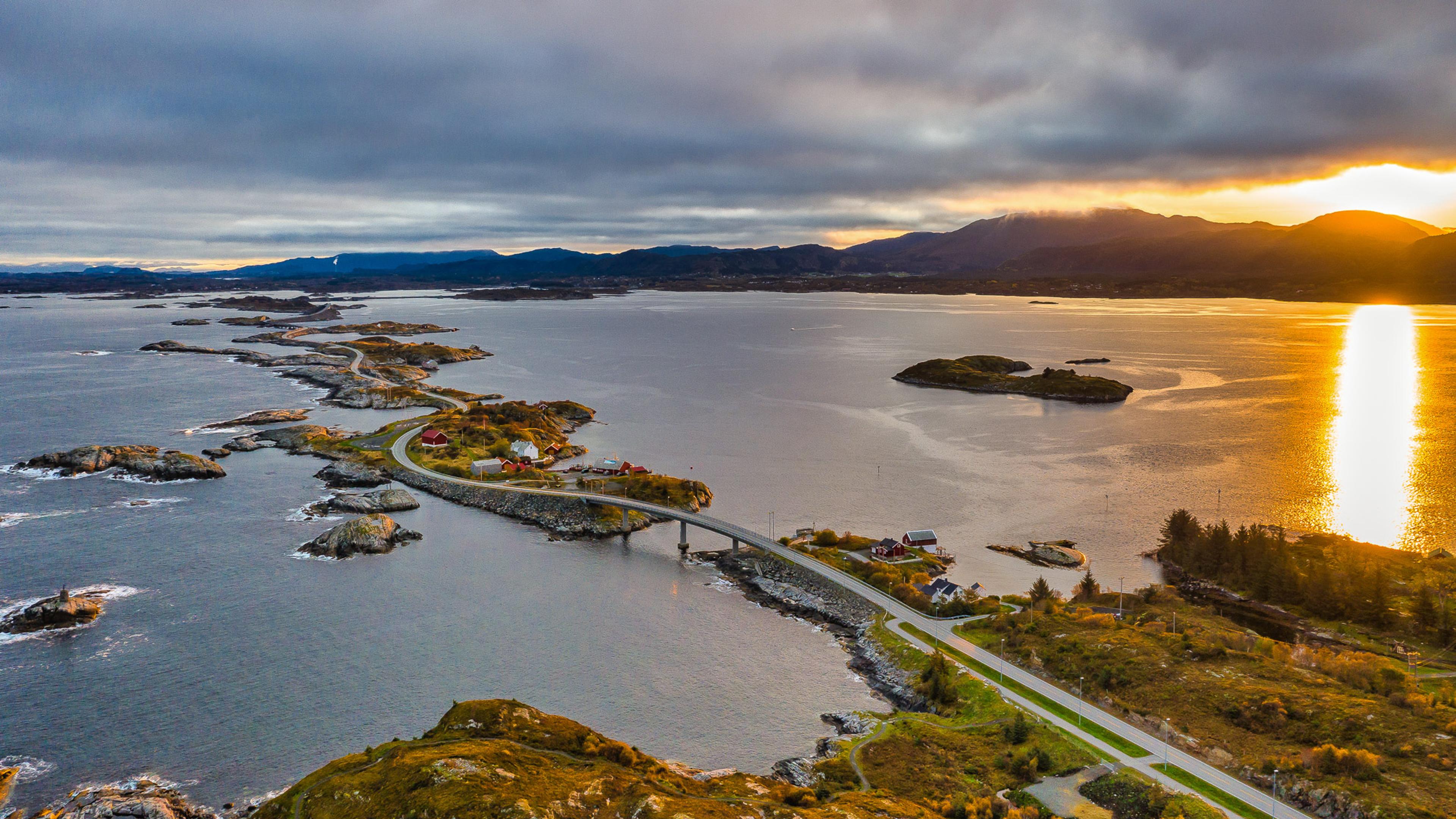 Public bus from Kristiansund to Molde via The Atlantic road