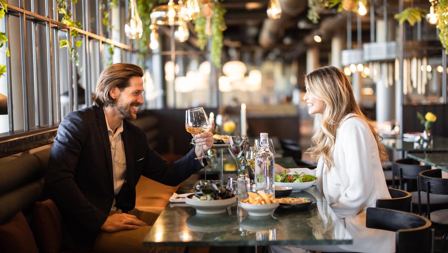 Young couple eating lunch in a resaurant
