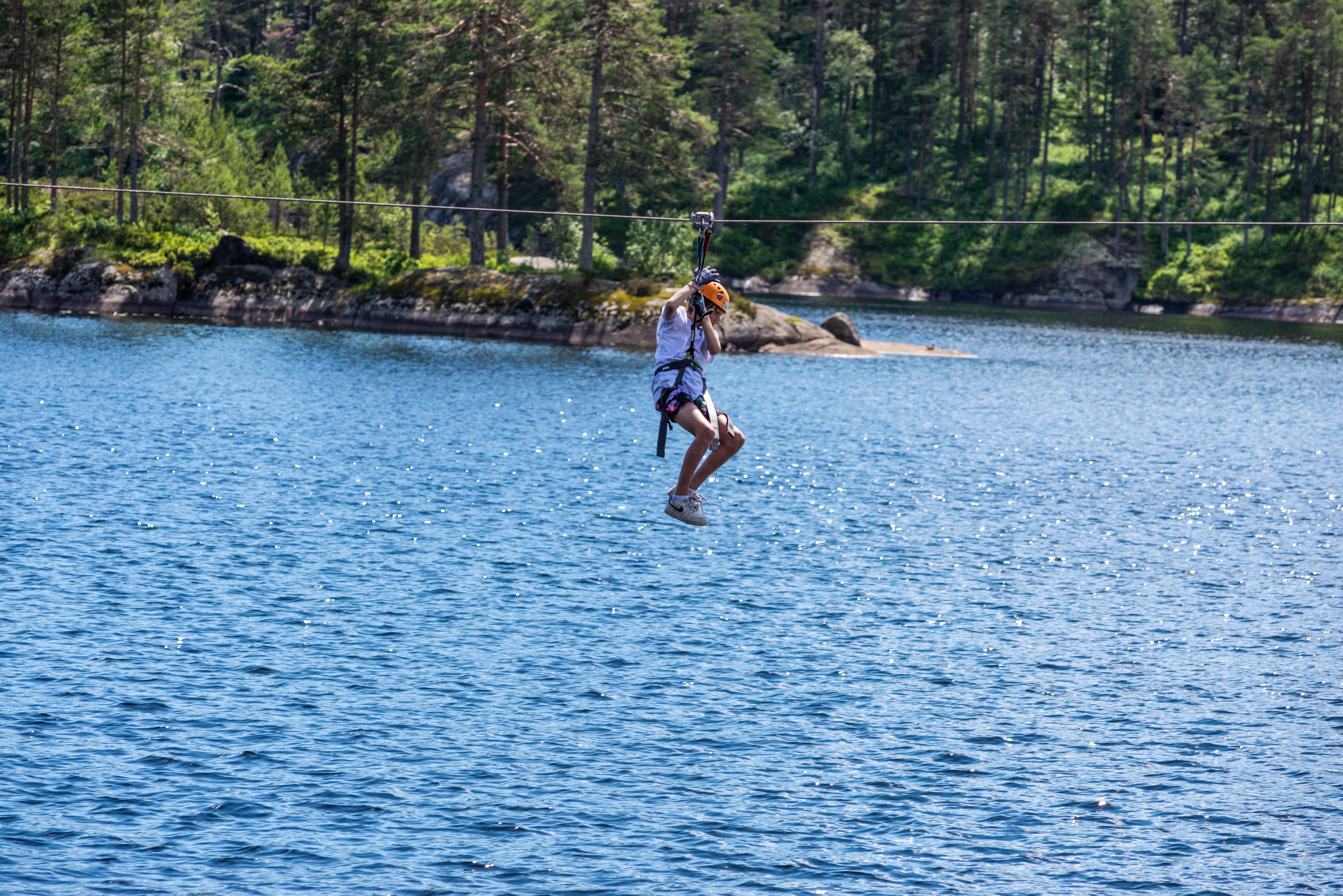 Zipline over vannet - Mineralparken - Evje