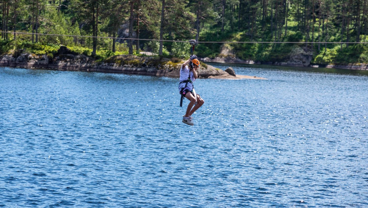 Zipline over vannet - Mineralparken - Evje