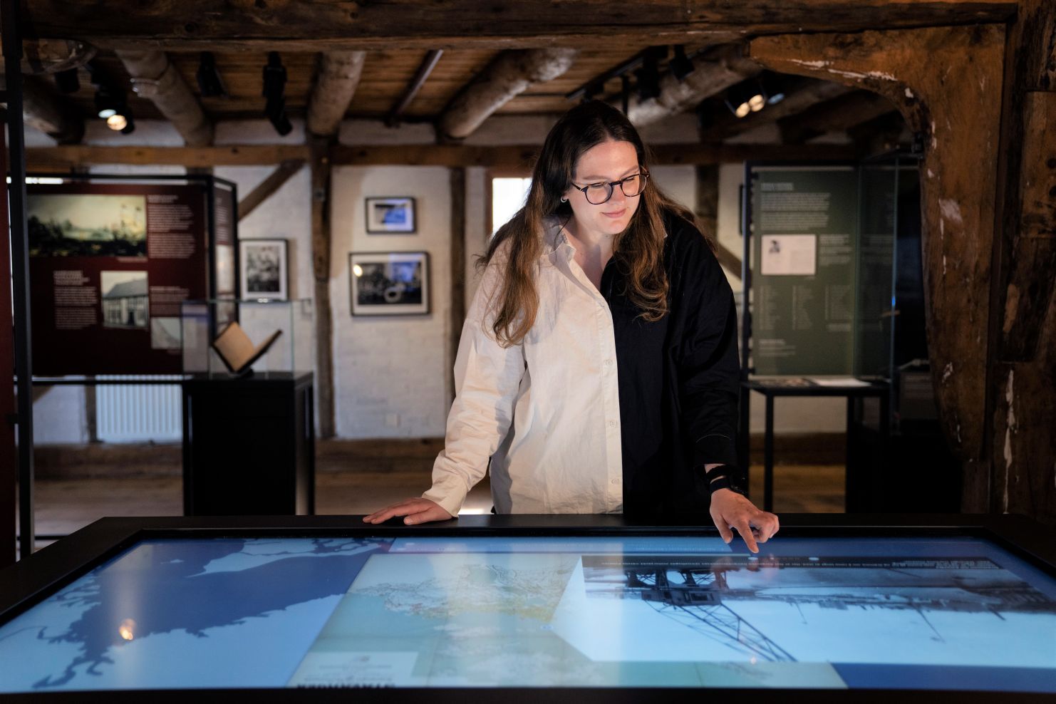 Ser på utstillinger på Stavanger maritime museum