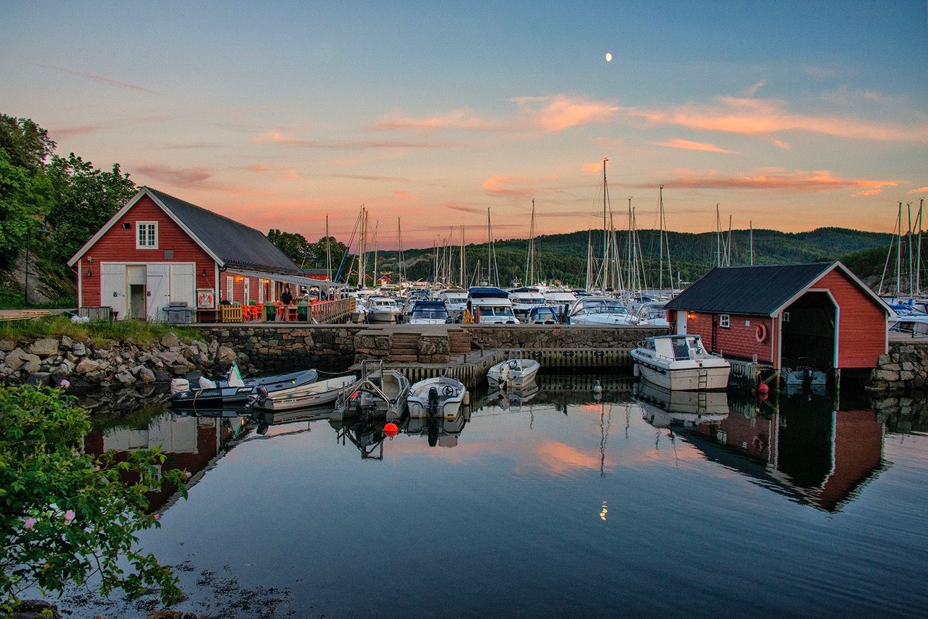 Kveldsstemining på Oscarsborg Havnekro
