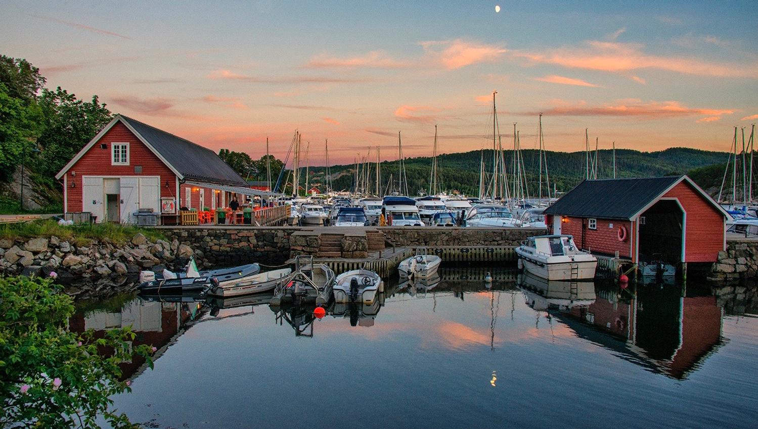 Kveldsstemining på Oscarsborg Havnekro