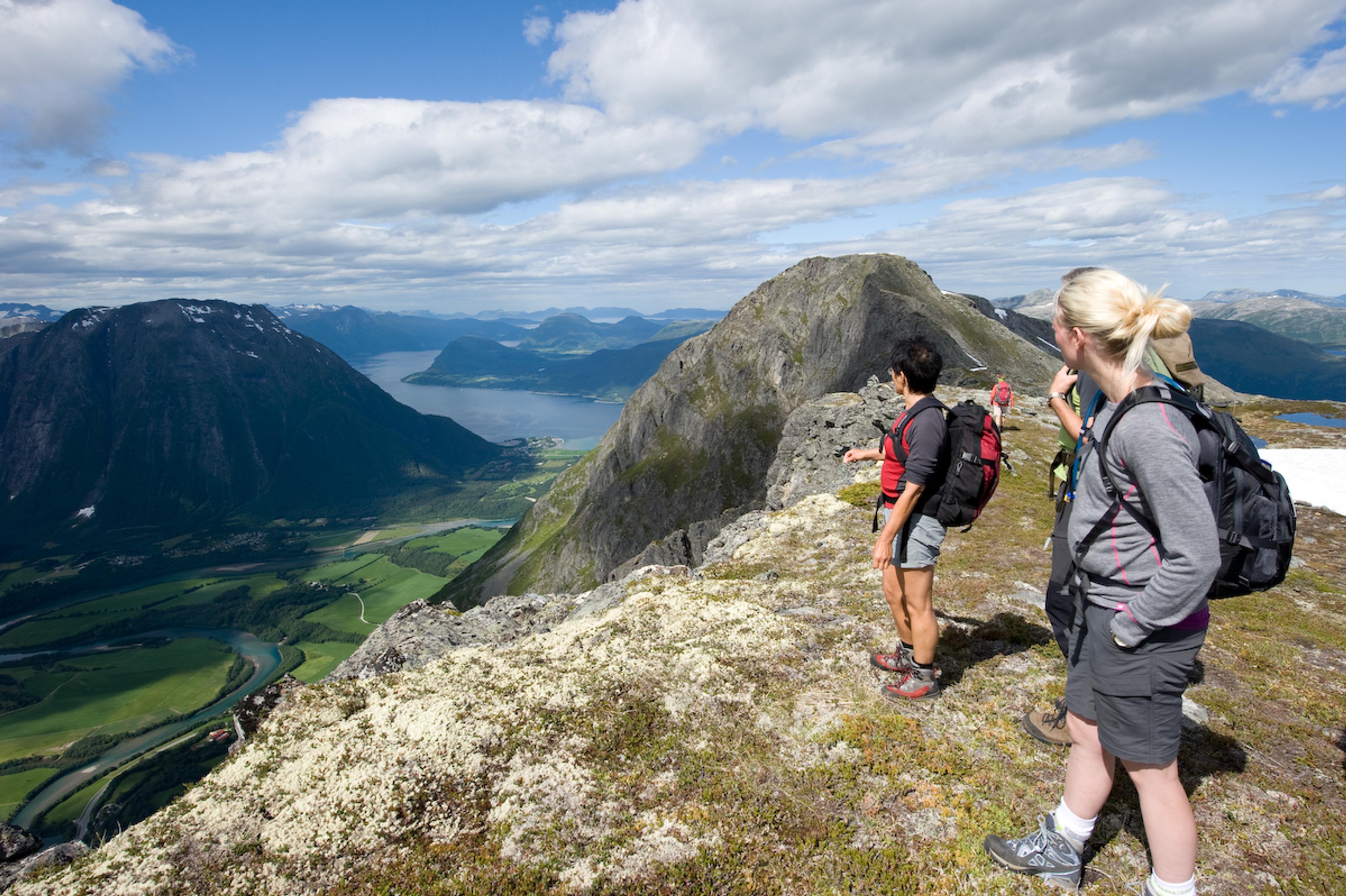 Hiking the Romsdalseggen ridge