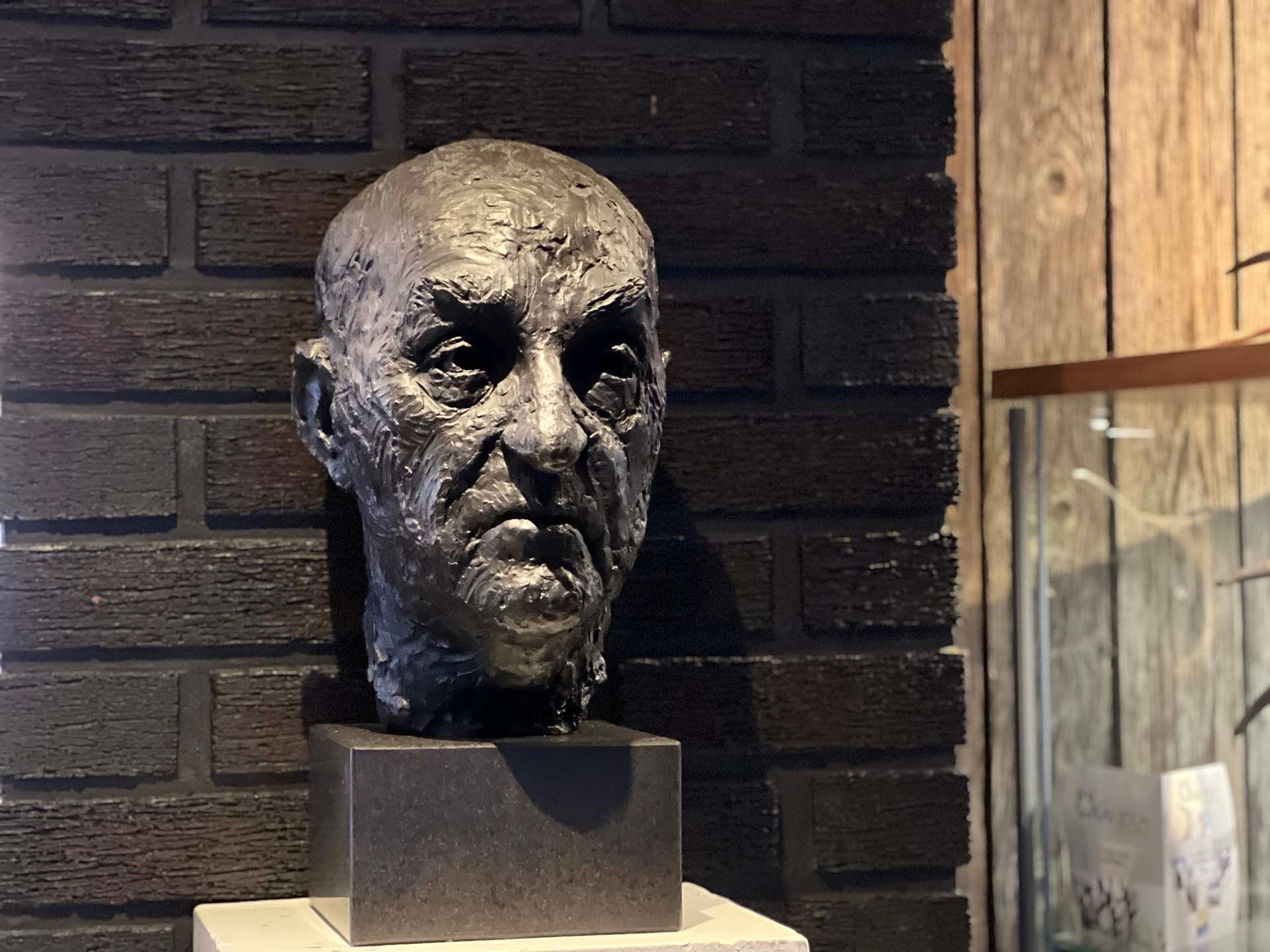 Byste av Joralf Jørstad