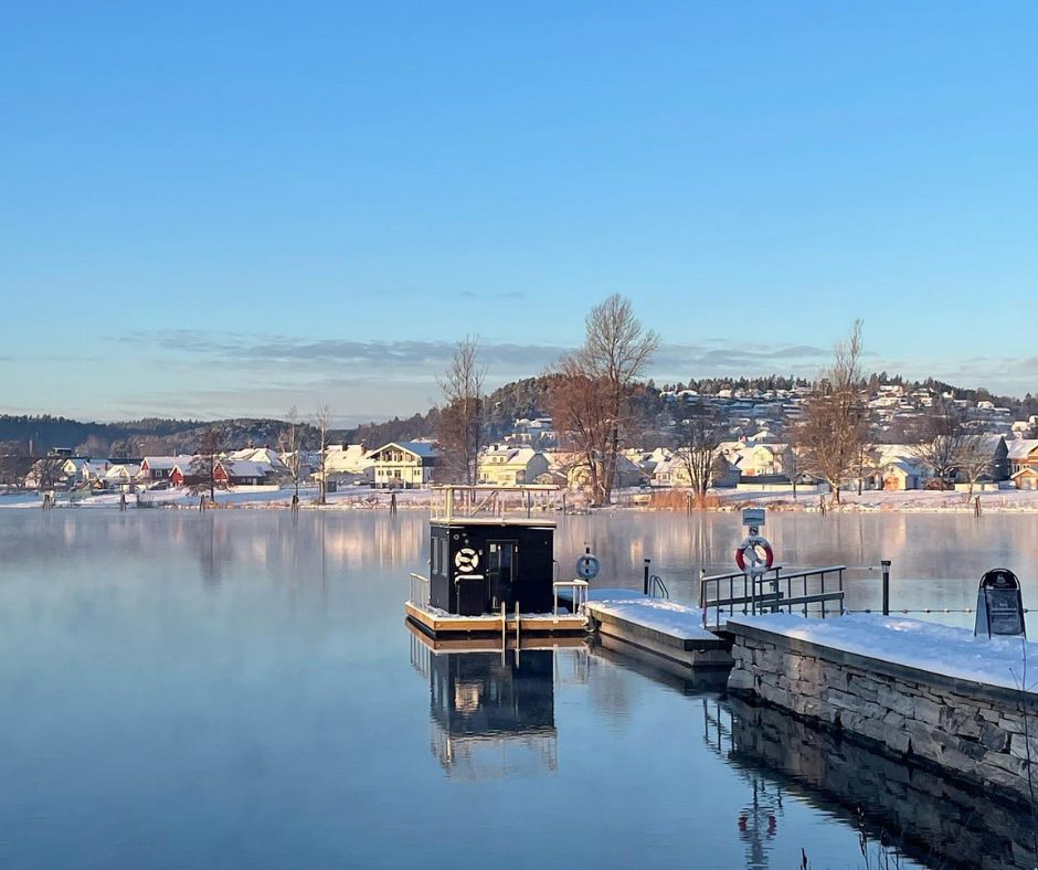 saunabåten Frank i Skien om vinteren