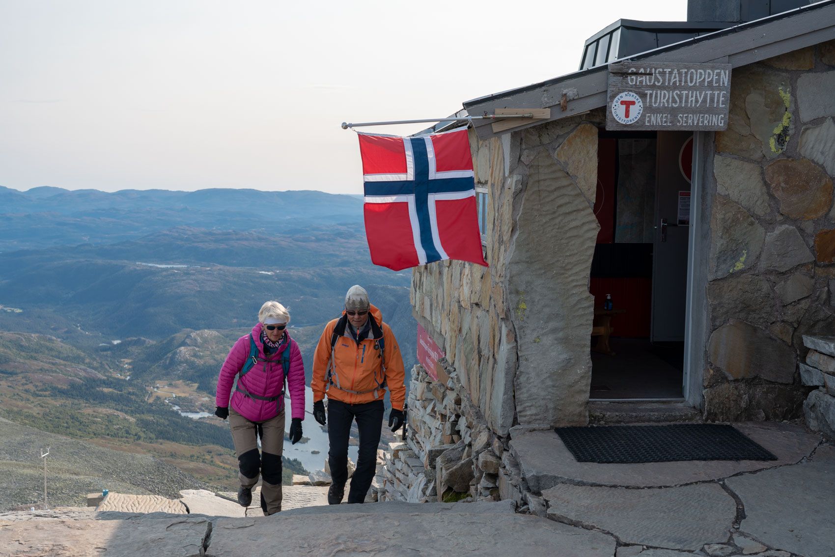 Gaustatoppen Turisthytte er målet for de fleste som går til Gaustatoppen