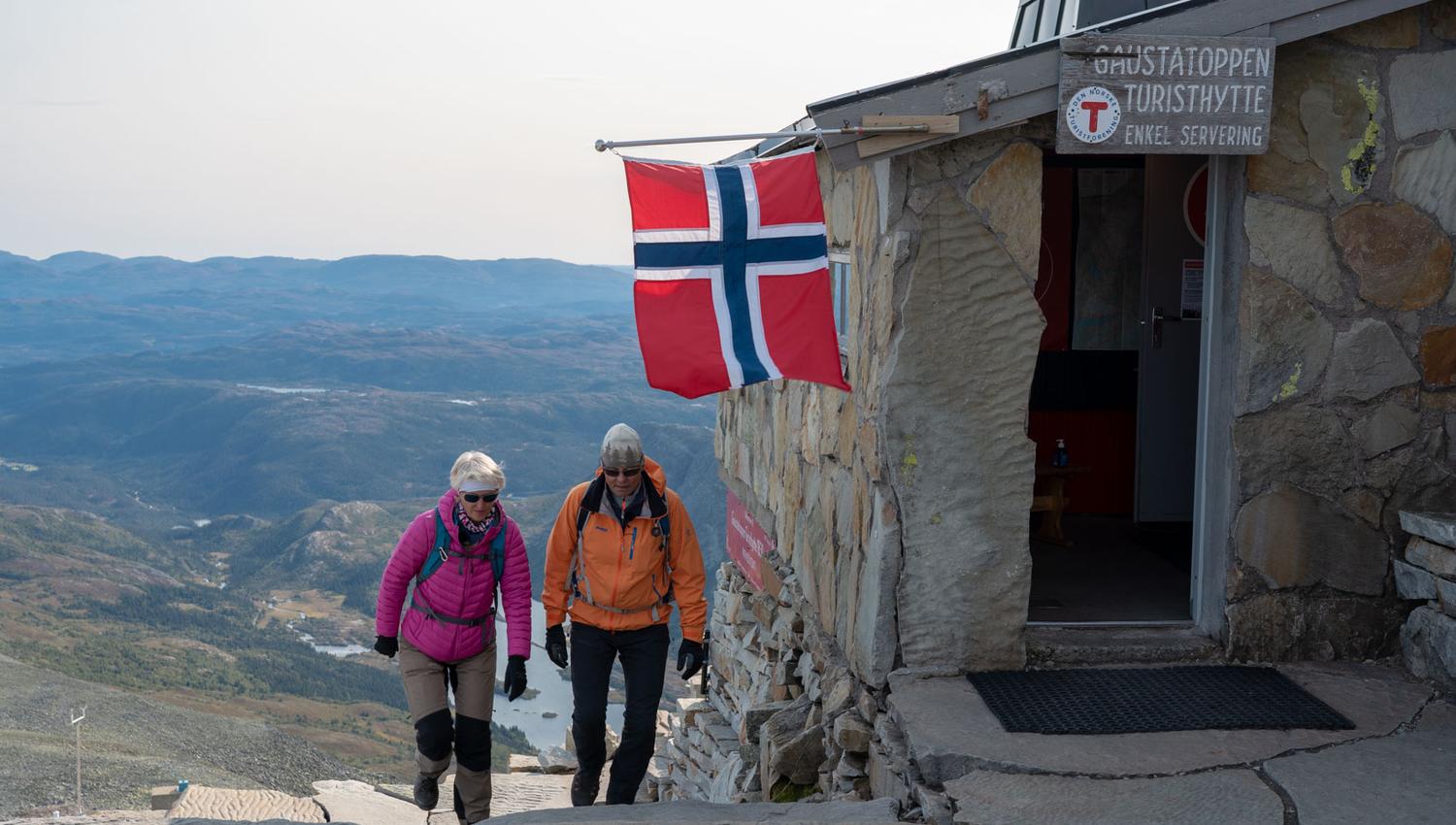 Gaustatoppen Turisthytte er målet for de fleste som går til Gaustatoppen